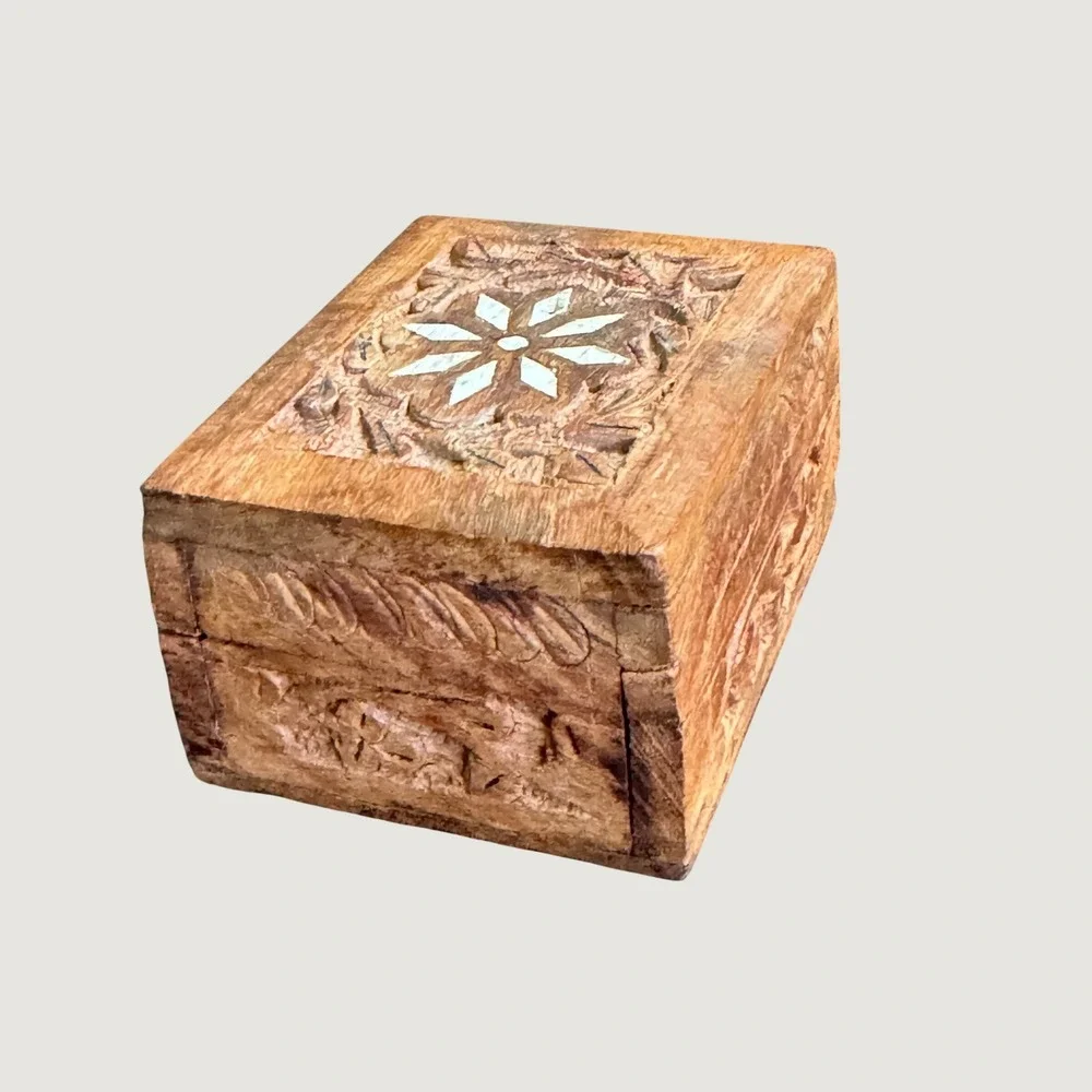Vintage Hand Carved Wooden Trinket Box Mother of Pearl Inlay Floral Star Small